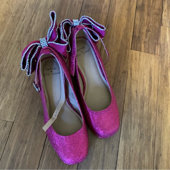 Torrid x Betsey Johnson Glitter Pink Bow Back Block Heel (WW) - Picture 6 of 7